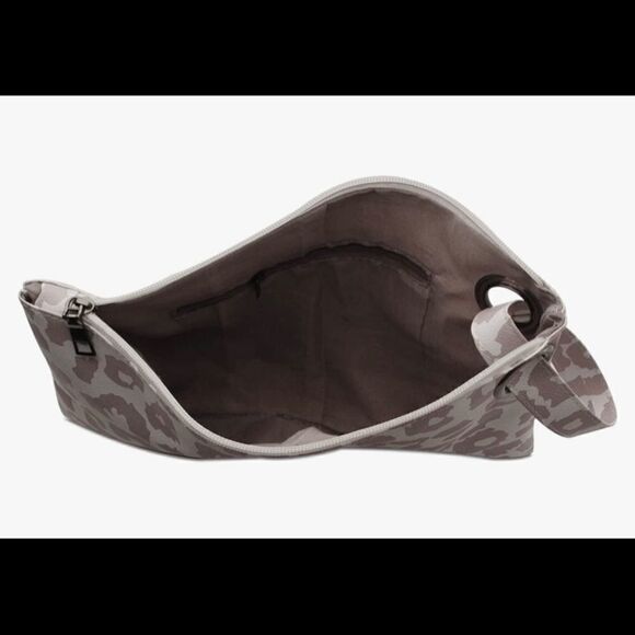 Cute wristlet Leopard Pattern Tan and Cream - Picture 2 of 7